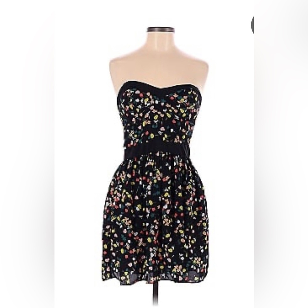 KIMCHI BLUE Strapless open back mini dress. Black with multi-coloured flowers. 4
